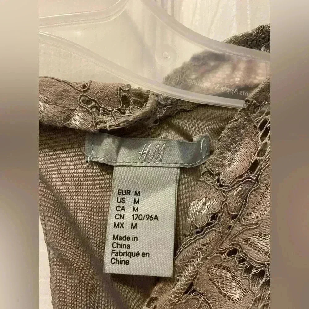 H&M blouse size medium - Picture 2 of 3